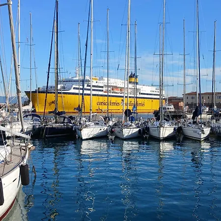 Lägenhet La Torretta Sul Porto